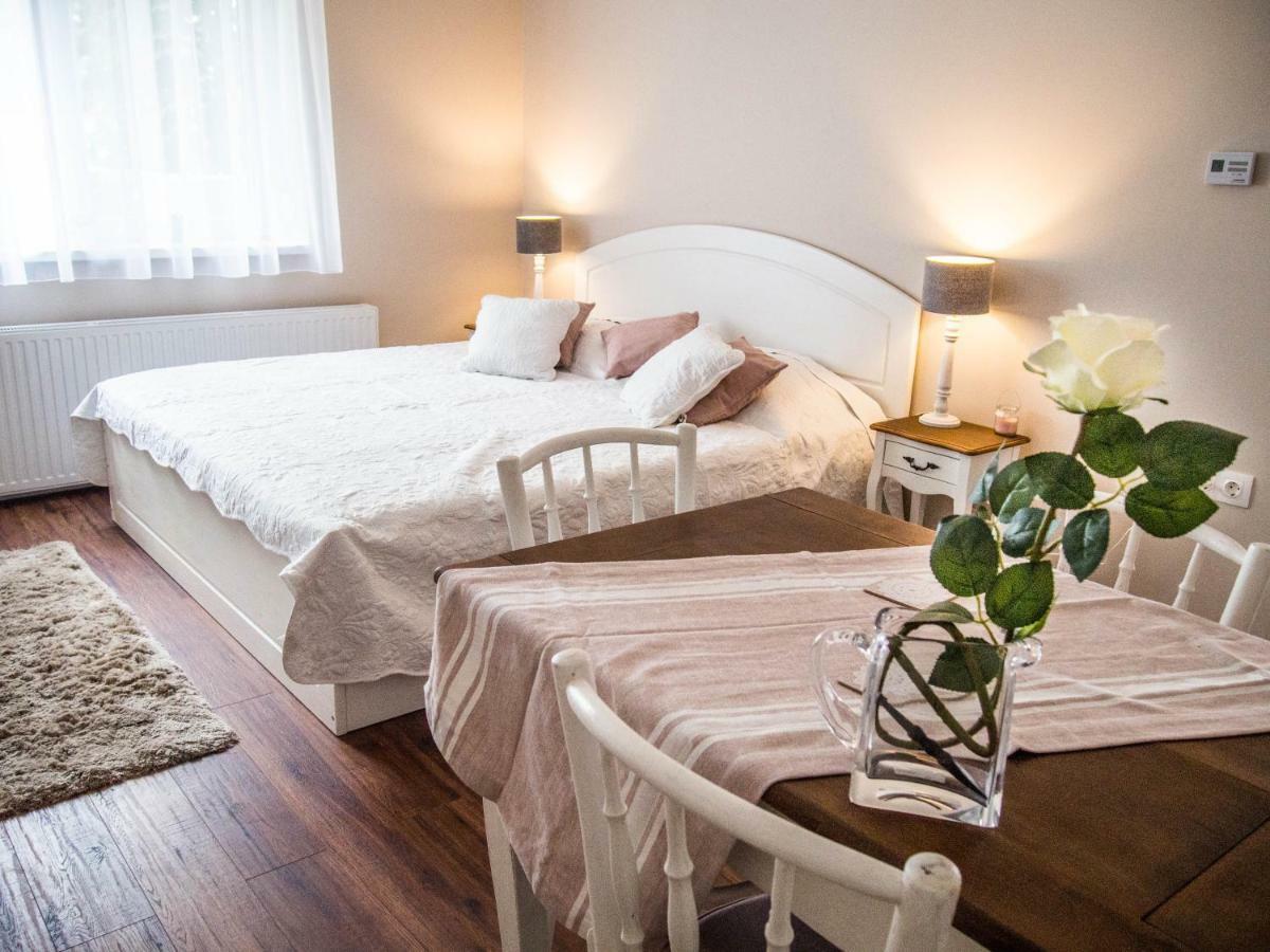 גיולה Feliz Apartman מראה חיצוני תמונה